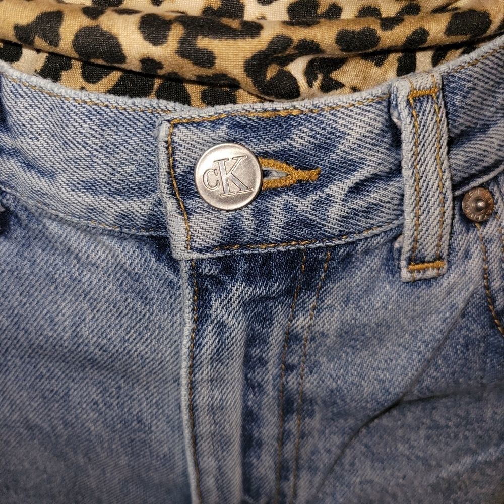 Calvin Klein Jeans High Rise Mom Jean Double Stone Wash - Picture 5 of 16